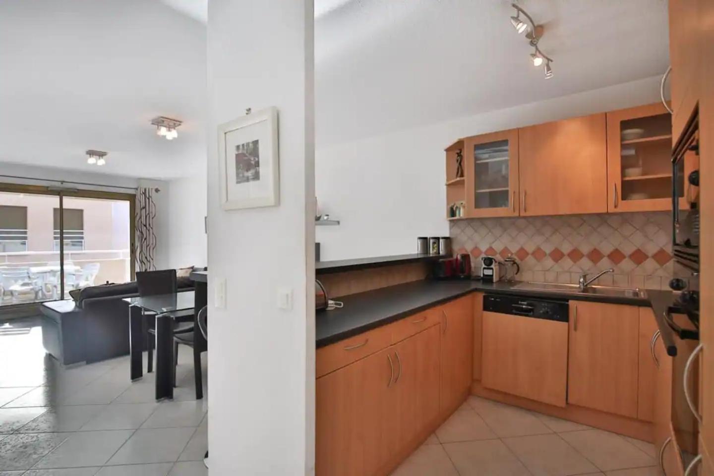 Apartment Charming Two-bedroom With Balcony And Garage By The Marina *