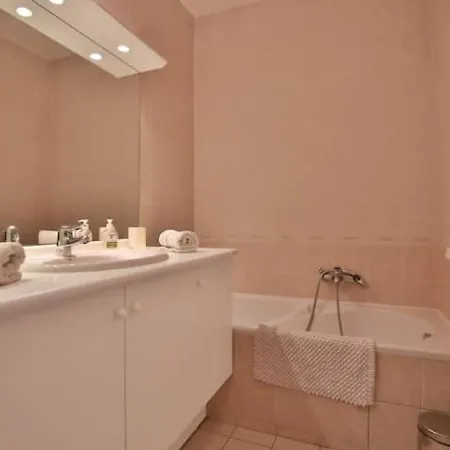 Charming Two-Bedroom Apartment With Balcony And Garage By The Marina Antibes Exterior foto