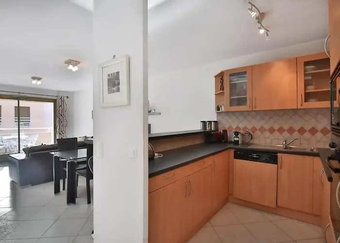 Charming Two-Bedroom Apartment With Balcony And Garage By The Marina