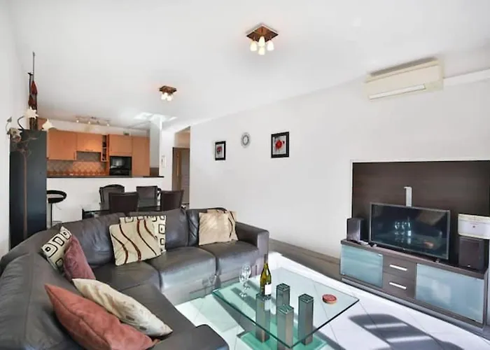 Charming Two-Bedroom Apartment With Balcony And Garage By The Marina