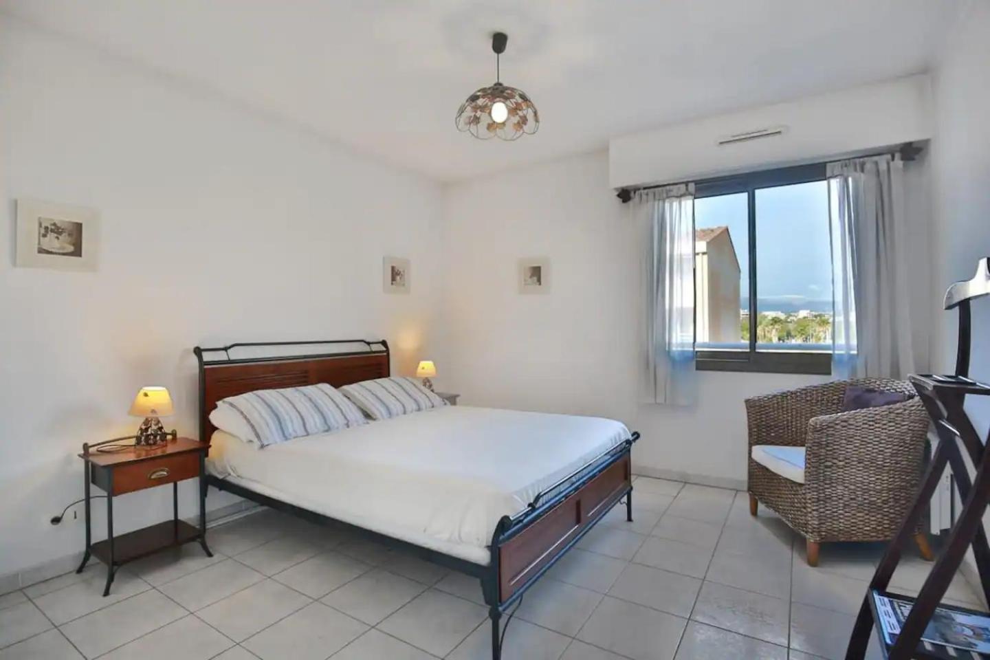 Charming Two-bedroom With Balcony And Garage By The Marina Appartement